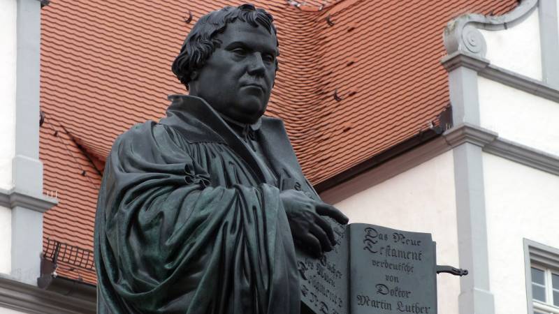 Lutherdenkmal-Wittenberg_Reformation_Michael-F-Schroth_churchphoto-de