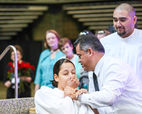 Ehepaar wird getauft