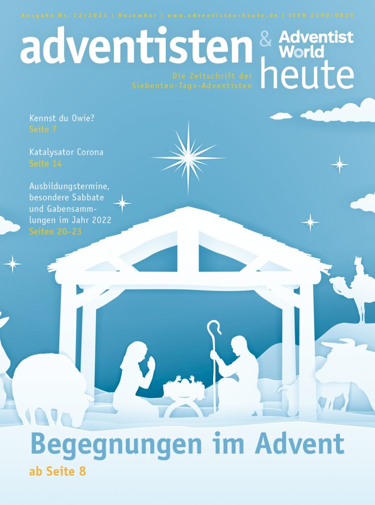 1. Weihnachtsgeschichte, Advent, christliche Feiertage, Nativity Scene, festliche Dekoration, religiöse Symbolik, Gebetsszene, Christbaum, Weihnachtskrippe, Winter, Jesus Geburt, Glaube, Tradition.