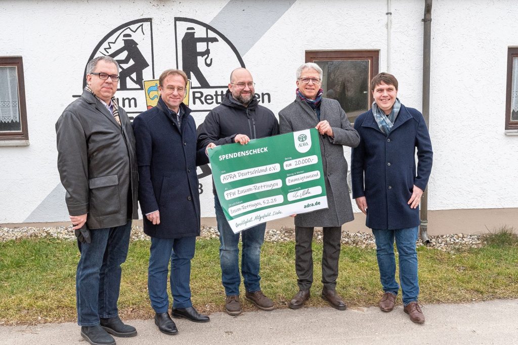 Spendenübergabe an ADRA Deutschland e.V. durch die FFW Zusmar-Reutlingen im Rahmen des Advent-Verlag Engagements in Deutschland.