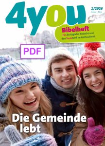 Fröhliche Jugendliche im Winter mit bunten Mützen und Handschuhen, advent-verlag.de, Gemeinschaft, Kinder, Jugendliche, Freude, Weihnachtszeit, christliche Gemeinschaft, Gottesdienst, Bibel, Spiritualität, religiöse Gemeinschaft.